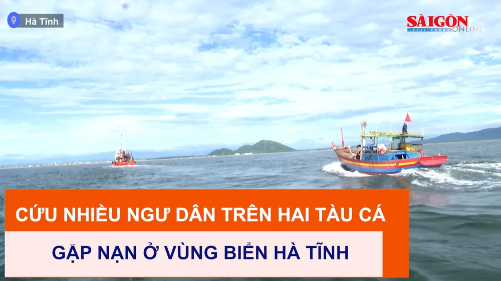 Cứu nhiều ngư dân trên hai tàu cá gặp nạn ở vùng biển Hà Tĩnh