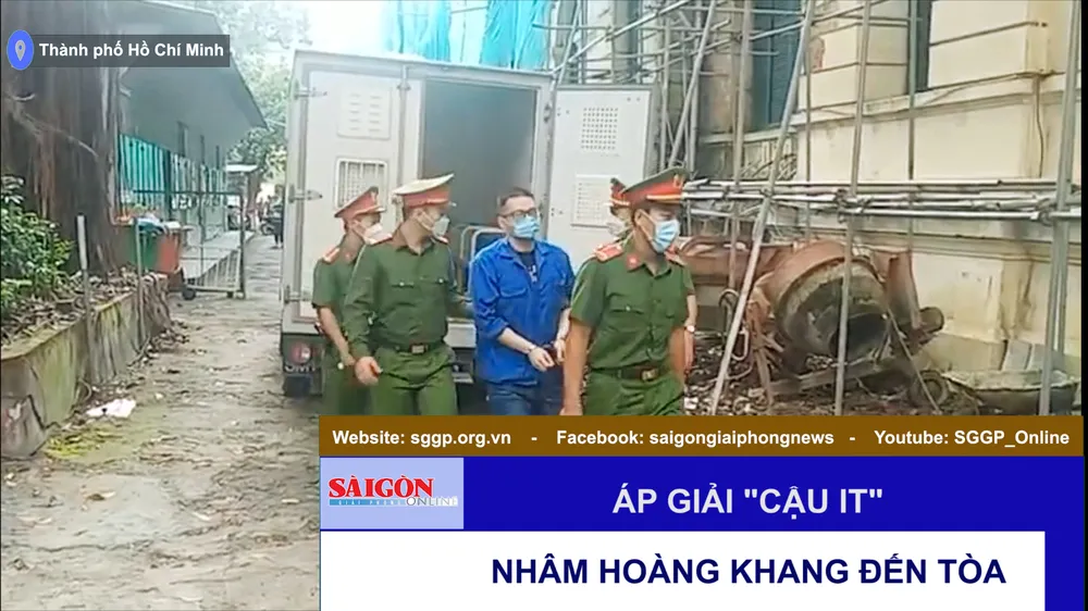 Áp giải “cậu IT” Nhâm Hoàng Khang đến tòa 