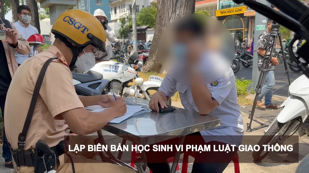 Lập biên bản các trường hợp học sinh vi phạm luật giao thông