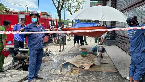 Podcast bản tin tối 26-7: Nhóm nhân viên vệ sinh kẹt dưới cống, 1 người chết, 4 người bị thương; Trụ điện gió hàng chục tỷ đồng bốc cháy dữ dội