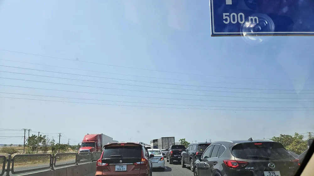Podcast bản tin tối 18-2: Lượng xe quá đông, đầu vào cao tốc Vĩnh Hảo - Phan Thiết liên tục đóng, mở để điều tiết giao thông