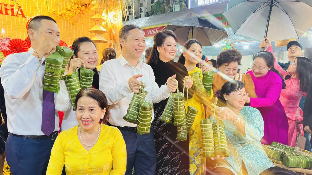 Chợ hoa Tết Bình Đông 2026 với nhiều cây trái độc đáo