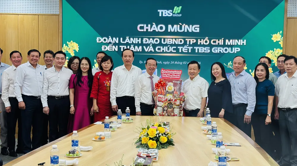 Lãnh đạo UBND TPHCM thăm, chúc tết và động viên doanh nghiệp đầu xuân