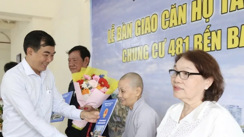 Bàn giao căn hộ tái định cư đợt 1 cho người dân bờ Bắc Kênh Đôi