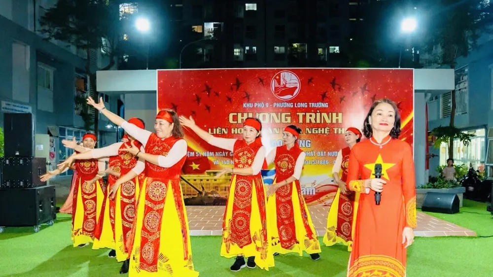 Long Trường rộn ràng liên hoan văn nghệ quần chúng