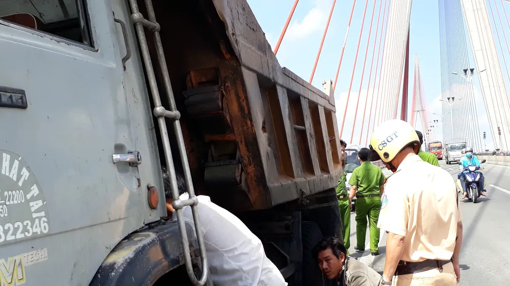  Lực lượng chức năng kiểm tra vụ cháy 