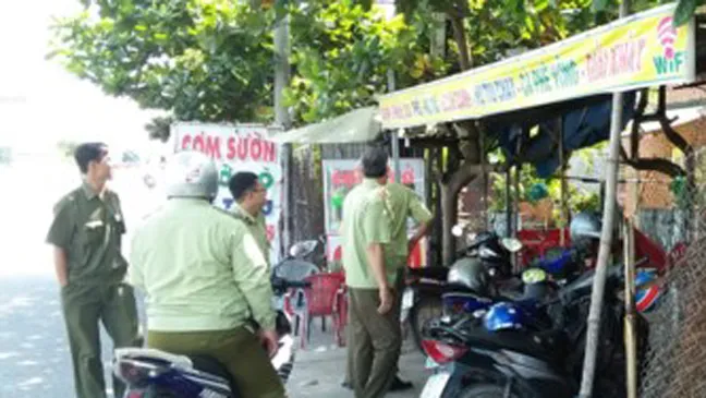 Vụ 6 dĩa cơm giá 1,2 triệu đồng: Phạt chủ quán, kiểm điểm chủ tịch xã 