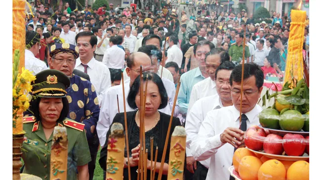 Dâng hương lễ hội truyền thống Anh hùng Nguyễn Trung Trực