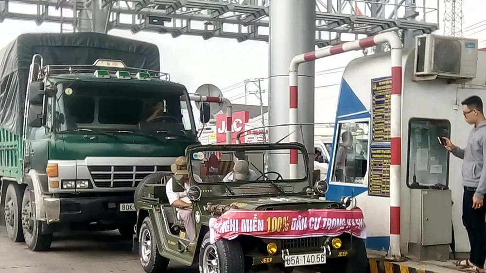 Trước ngày 20-1 , Bộ GTVT sẽ giải quyết dứt điểm về miễn giảm giá vé ở xung quanh trạm BOT Cần Thơ- Phụng Hiệp. Ảnh: Huỳnh Lợi