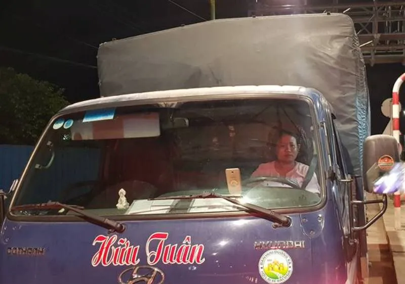Tài xế phản ứng giá vé ở trạm BOT T2 Cần Thơ- An Giang, vào khuya 9 và rạng sáng 10-1