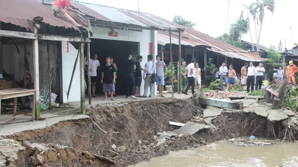 Sạt lở ở ĐBSCL ngày càng phức tạp, nhất là mùa mưa bão, gây nhiều thiệt hại cho người dân