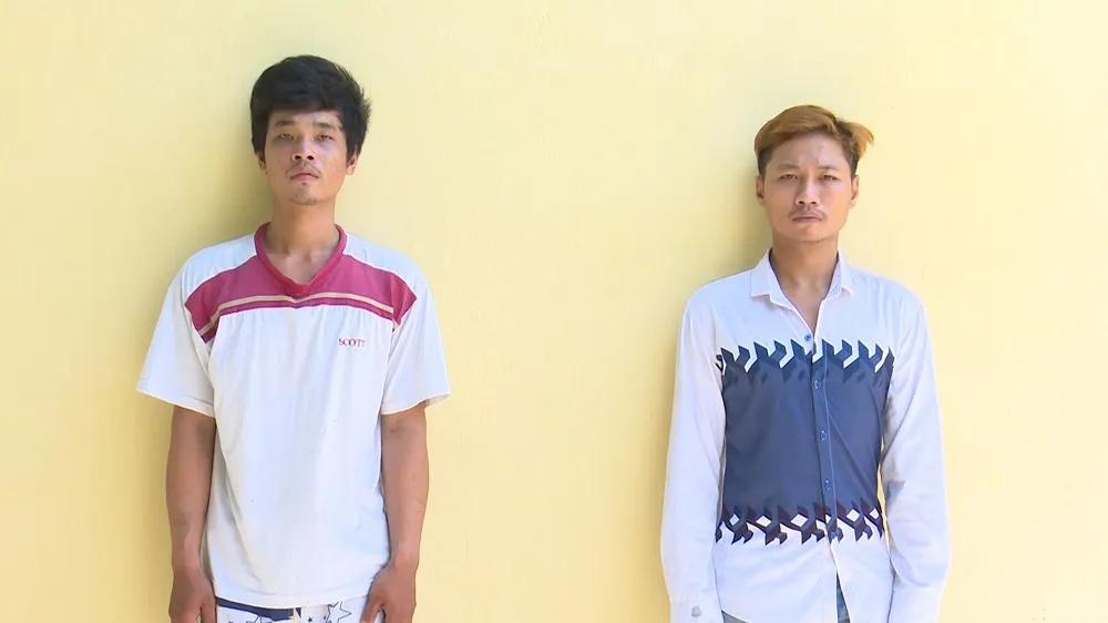 Đối tượng Tâm (bên trái) và Trí cùng gây ra 11 vụ trộm xe mô tô trong thời gian ngắn