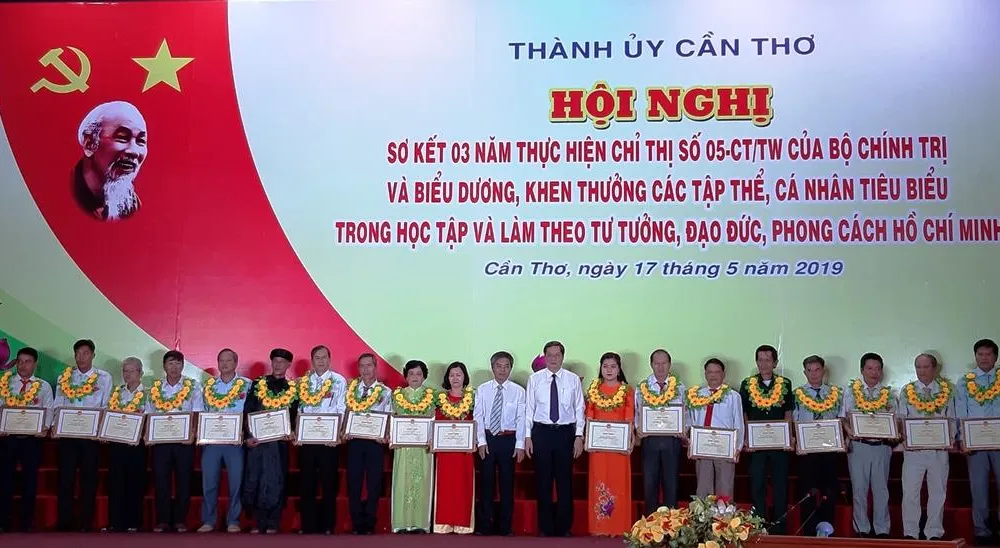 Cần Thơ khen thưởng cho tập thể, cá nhân xuất sắc trong học tập và làm theo tư tưởng, đạo đức, phong cách Hồ Chí Minh; giai đoạn năm 2016- 2019