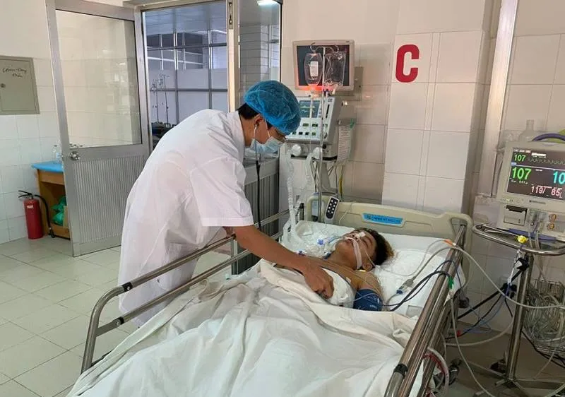 “Báo động đỏ” nội viện cứu sống bệnh nhân bị vết thương tim nguy kịch 