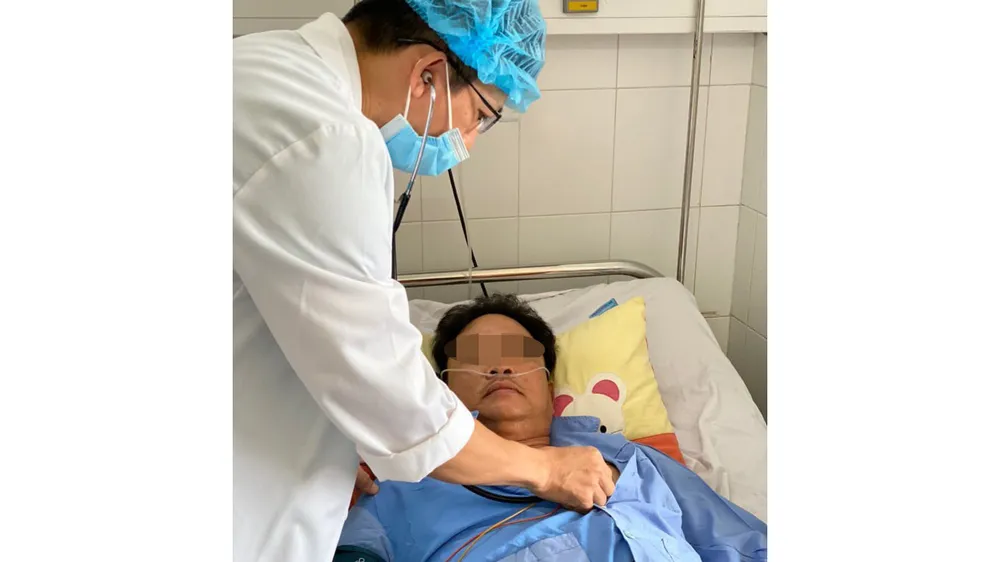 10 phút cứu sống bệnh nhân bị nhồi máu cơ tim, có biến chứng ngưng tim 