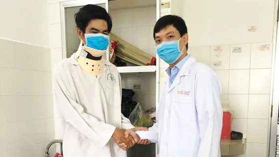 Phẫu thuật thay đĩa đệm nhân tạo cột sống cổ đầu tiên ở ĐBSCL
