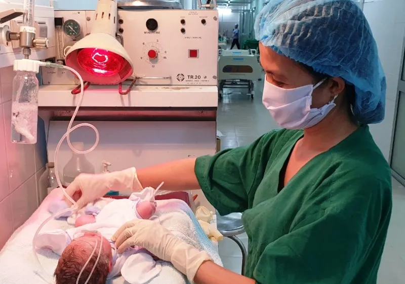 30 phút cứu sống mẹ và con của sản phụ bị Lupus ban đỏ có biến chứng tim mạch nặng