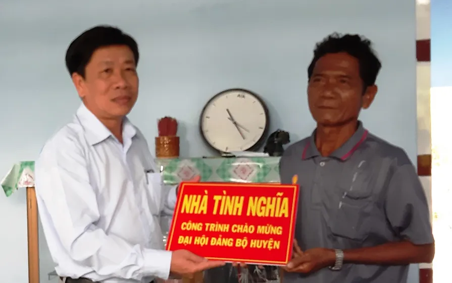 Kiên Giang: Hỗ trợ đảng viên các ấp gặp khó khăn về nhà ở 
