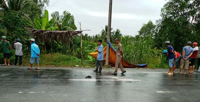 Nam thanh niên chết cháy cạnh xe máy trơ khung