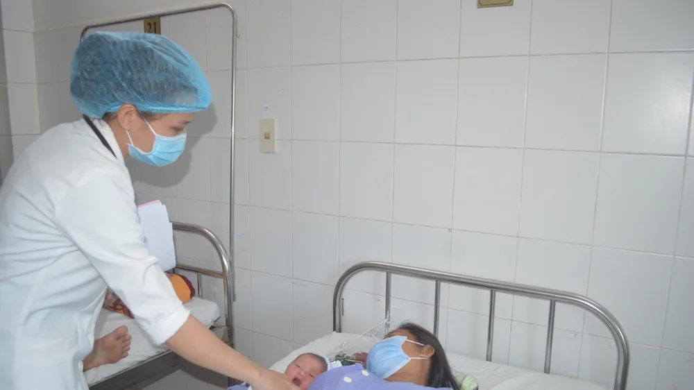 Phẫu thuật khối u xơ tử cung lớn kết hợp lấy thai thành công cho sản phụ