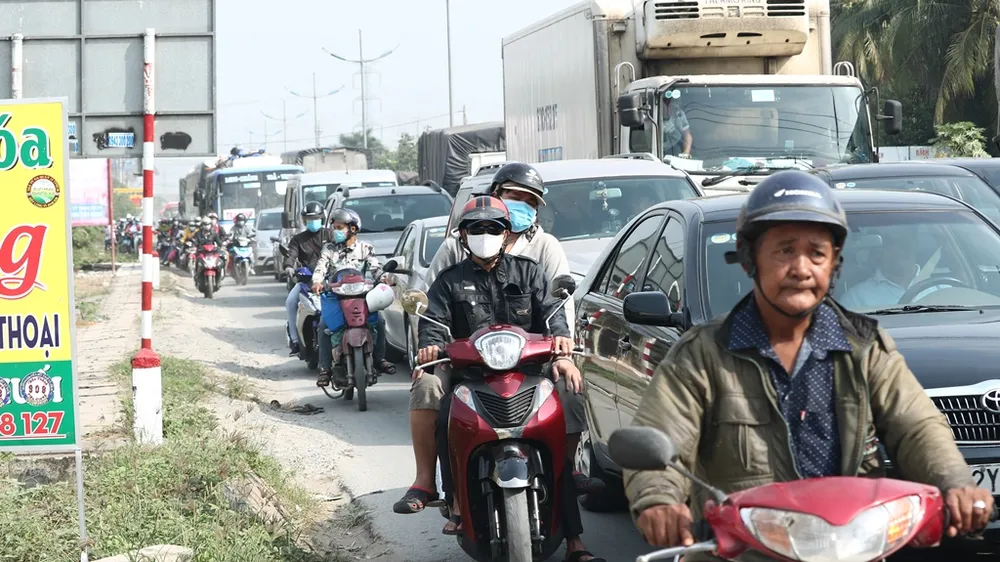 Ùn tắc giao thông kéo dài trên tuyến QL1, đoạn qua tỉnh TIền Giang