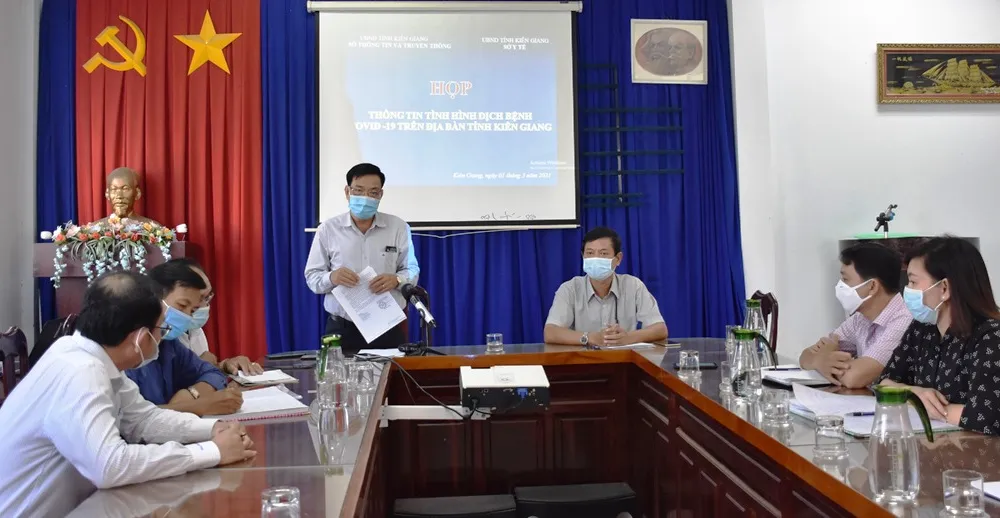 Kiên Giang họp báo về 5 ca dương tính SARS-CoV-2 sau khi nhập cảnh từ Campuchia