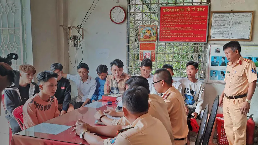 Xử lý nhóm thanh niên chặn đường, tổ chức đua xe trái phép tại Tiền Giang