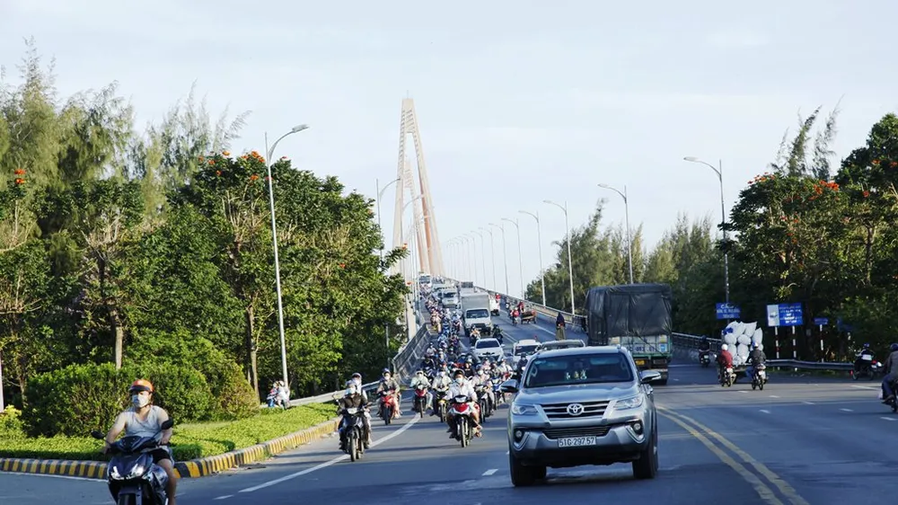 Giao thông từ miền Tây lên TPHCM ổn định trở lại 