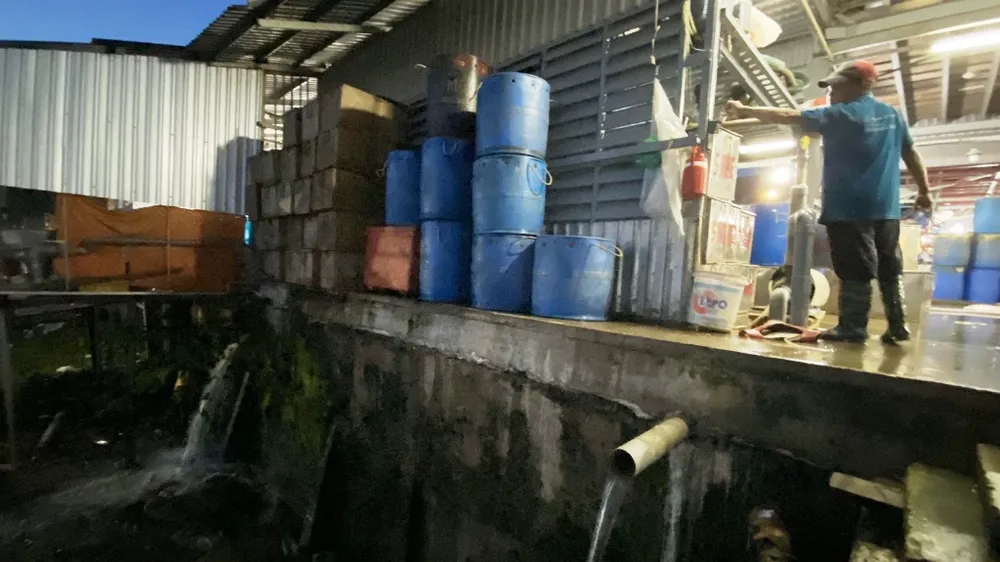Bị phạt 370 triệu đồng vì xả thải trái phép tại chợ đầu mối thủy hải sản