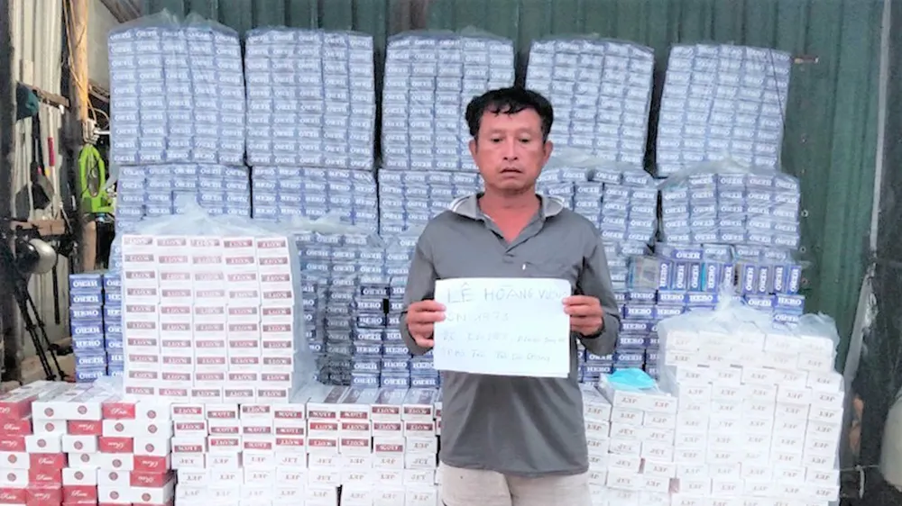 Bắt giữ tàu chở 26.500 bao thuốc lá ngoại ở vùng biển Kiên Giang