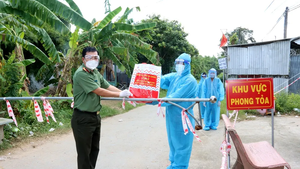 Hỗ trợ 10 tấn gạo và 5 tấn rau củ quả cho người dân Trà Vinh bị ảnh hưởng dịch Covid-19