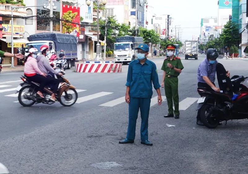 Tạm đình chỉ công tác 2 lãnh đạo xã lơ là chống dịch ở An Giang