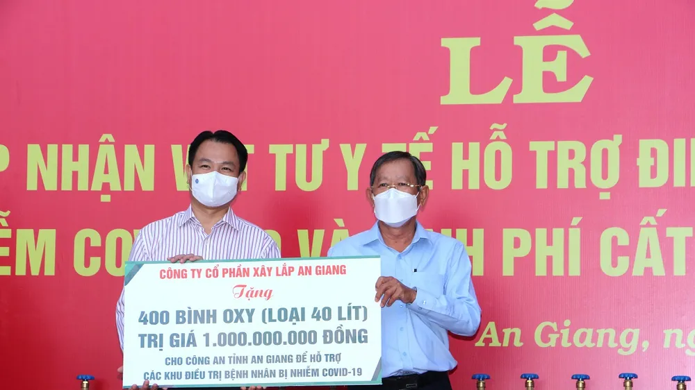 An Giang tiếp nhận hơn 3,2 tỷ đồng vật tư y tế hỗ trợ điều trị bệnh Covid-19