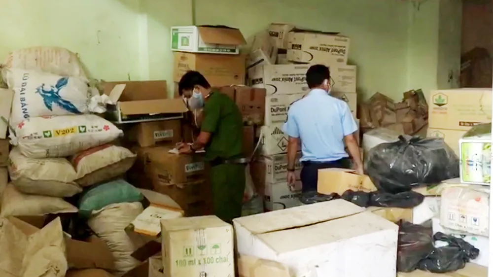 Phát hiện gần 450.000 chai, gói thuốc bảo vệ thực vật hết hạn sử dụng