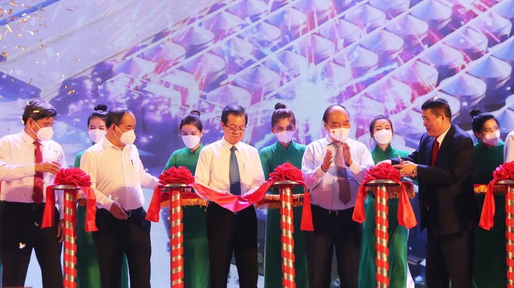 Chủ tịch nước dự khánh thành nhà máy gạo 240.000 tấn/năm