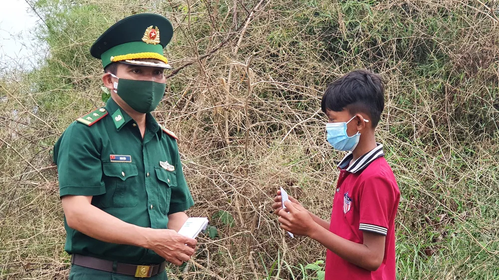 Kiên Giang: Hỗ trợ học bổng cho trẻ em nghèo biên giới