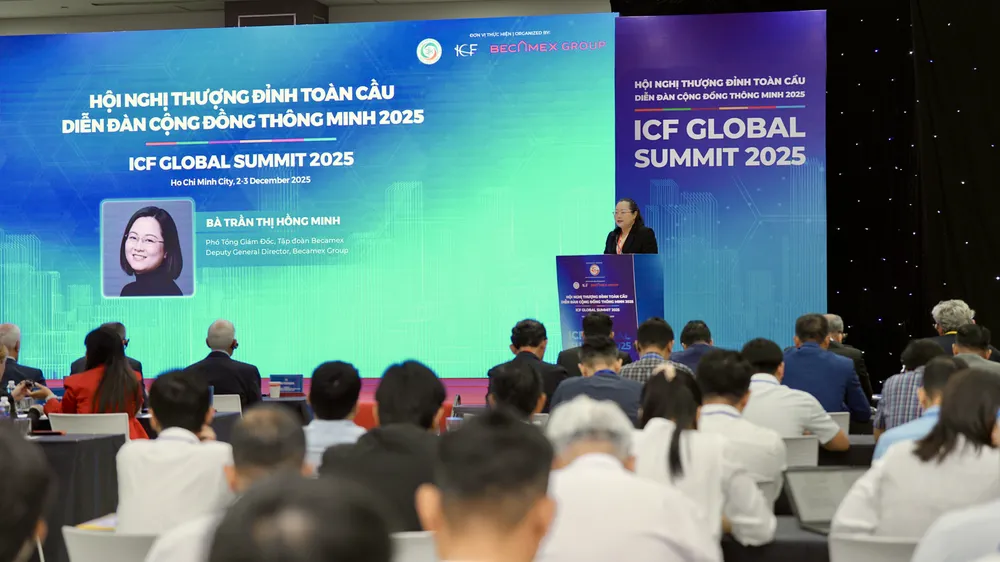 Toàn cảnh hội nghị với chủ đề “Chiến lược Tăng tốc để trở thành Cộng đồng Thông minh”