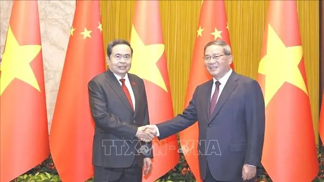 Chủ tịch Quốc hội Trần Thanh Mẫn và Thủ tướng Trung Quốc Lý Cường. Ảnh: TTXVN 