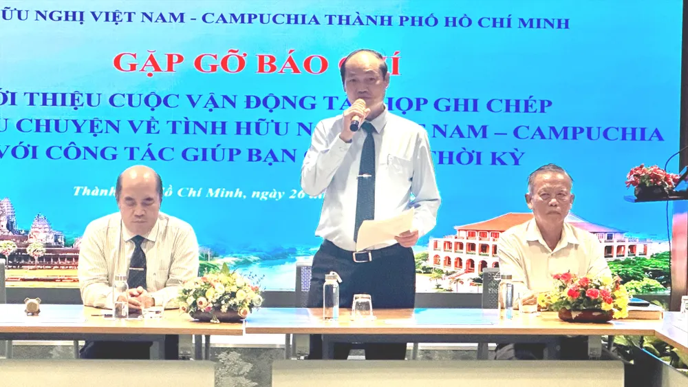 Vận động tập hợp ghi chép những mẩu chuyện về tình hữu nghị Việt Nam - Campuchia