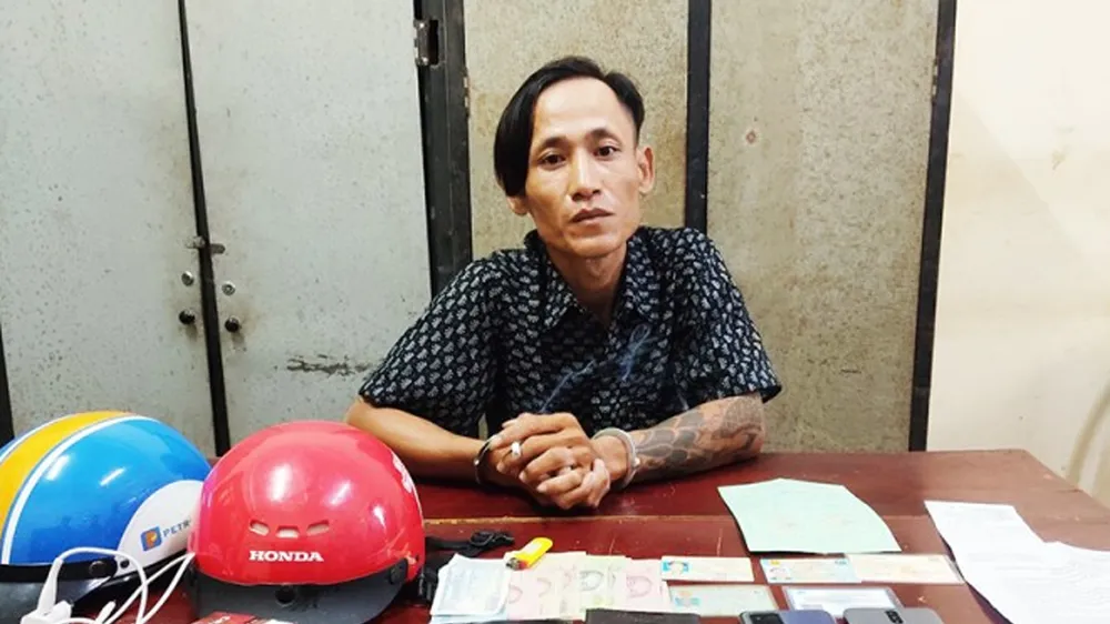Nghi phạm Nguyễn Hoàng Huy tại cơ quan điều tra. Ảnh: CTV
