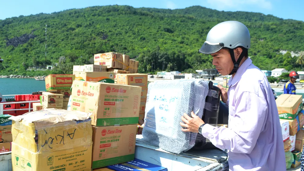 Kiên Giang: Đưa hàng Tết ra phục vụ người dân 7 xã đảo