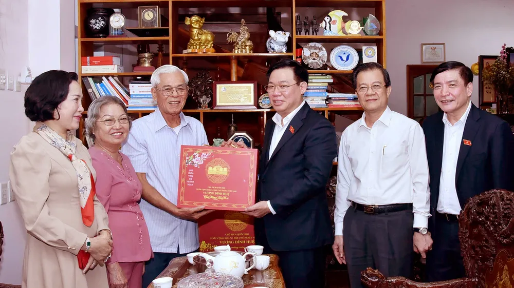 Chủ tịch Quốc hội Vương Đình Huệ thăm, chúc tết tại tỉnh An Giang