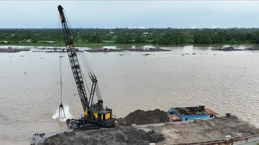 An Giang thành lập 5 tổ chống thất thu cát sông