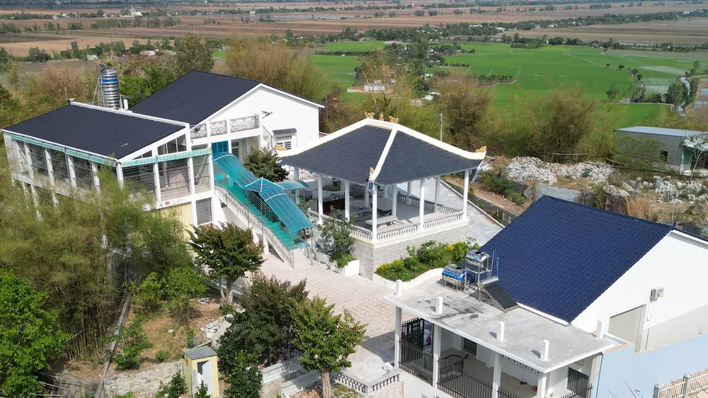 An Giang: Chủ nhân 3 căn biệt thự trái phép trên Núi Sập tự tháo dỡ
