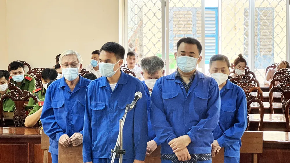 Mở lại phiên tòa xét xử nhóm bị cáo chi tiền để điều chuyển Giám đốc Công an tỉnh An Giang