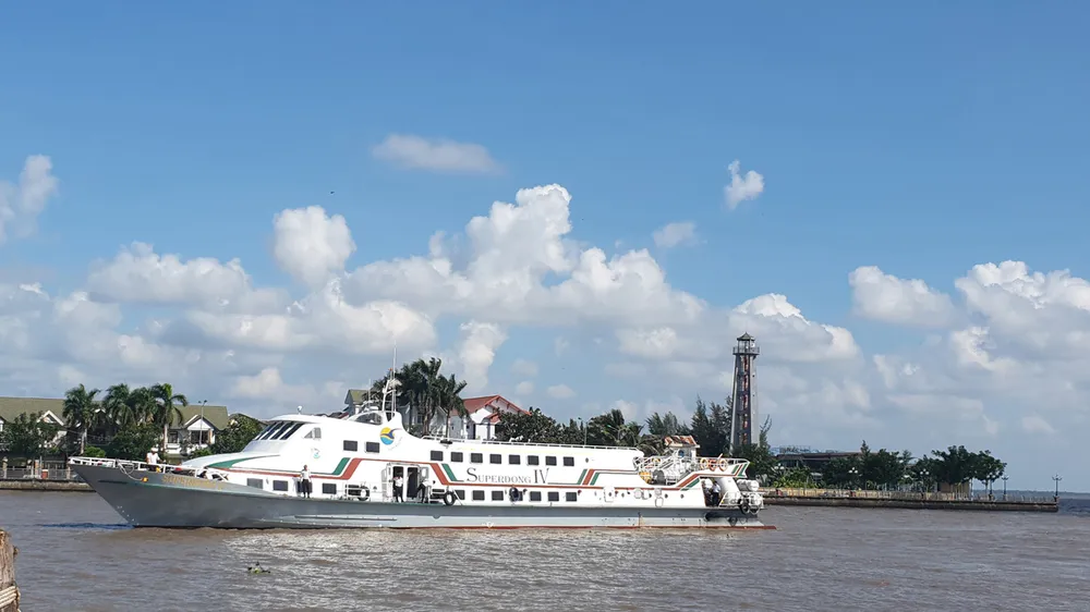 Tàu cao tốc Superdong từ Rạch Giá đi Phú Quốc. Ảnh: QUỐC BÌNH