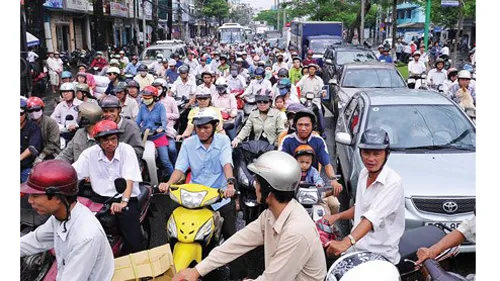 Chủ xe ô tô tại TPHCM phải mở tài khoản và lắp thiết bị phụ trợ 