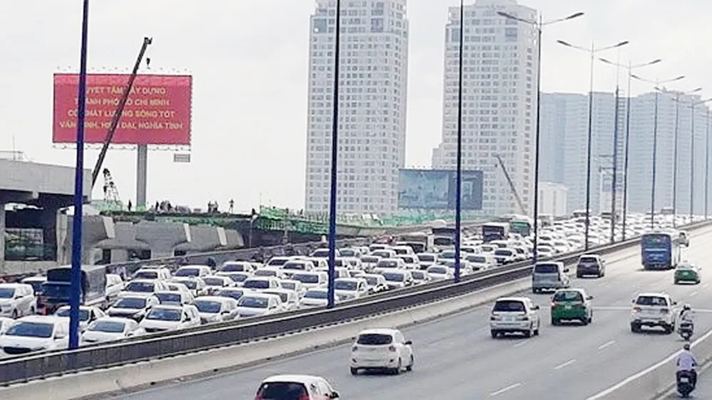 Nhiều ý kiến yêu cầu làm rõ mục đích đề án thu phí ô tô vào trung tâm