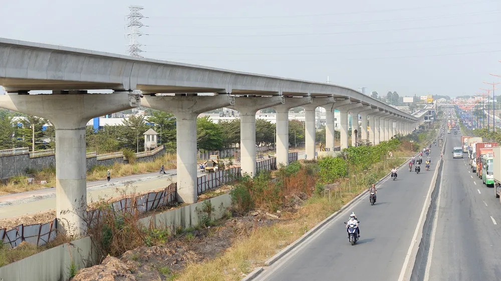 Đoạn đi trên cao của tuyến metro Bến Thành - Suối Tiên cơ bản đã hoàn thành. Ảnh: QUỐC HÙNG