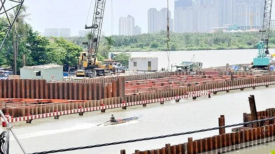 Yêu cầu bảo đảm an toàn giao thông đường thủy tại khu vực thi công các cống kiểm soát triều 